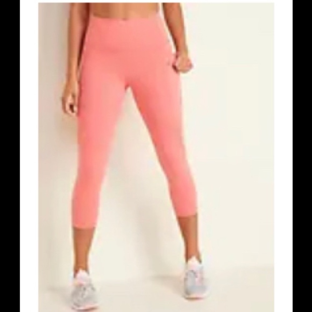 Old Navy high-waisted elevate side pocket mesh-trim compression crop.